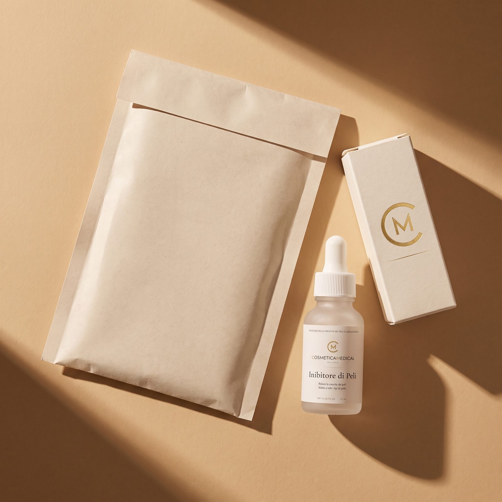 La busta di spedizione Cosmetica Medical con il prodotto e la sua scatola